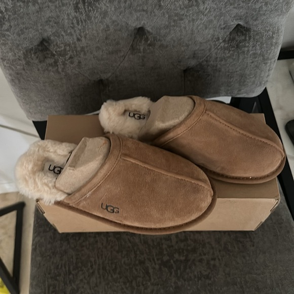 Ugg chestnut slippers nwt - Picture 2 of 6